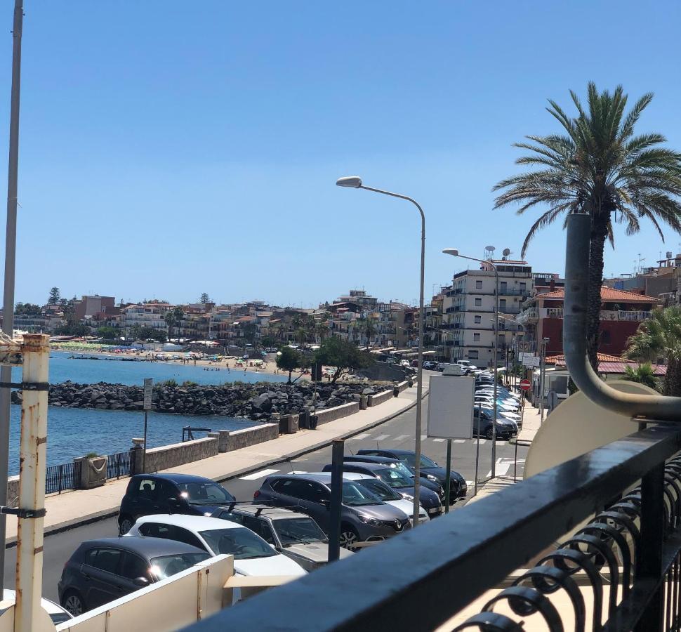 Vacanzenaxos - Casa Frontemare Apartment Giardini Naxos Exterior foto