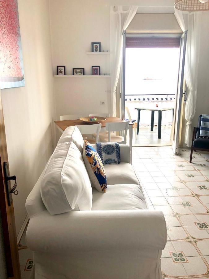 Vacanzenaxos - Casa Frontemare Apartment Giardini Naxos Exterior foto